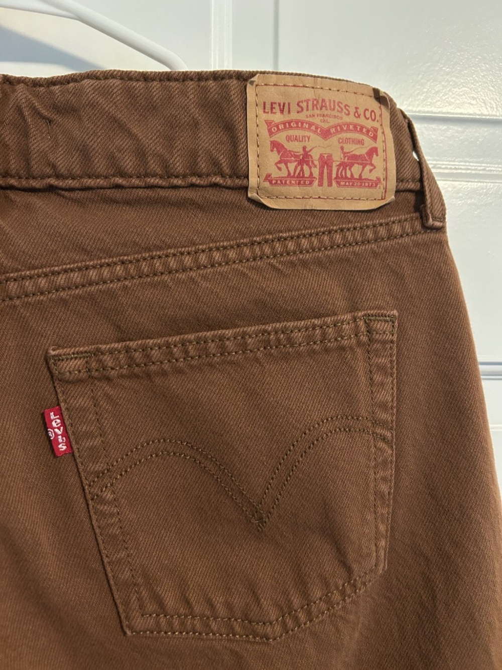 Levi's Women's jeans.  Brown Low Cut Size 6 28 100% Cotton Like New - Picture 2 of 5